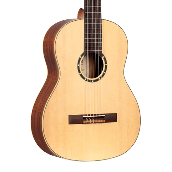 Ortega R121 klassiek gitaar vooraanzicht body