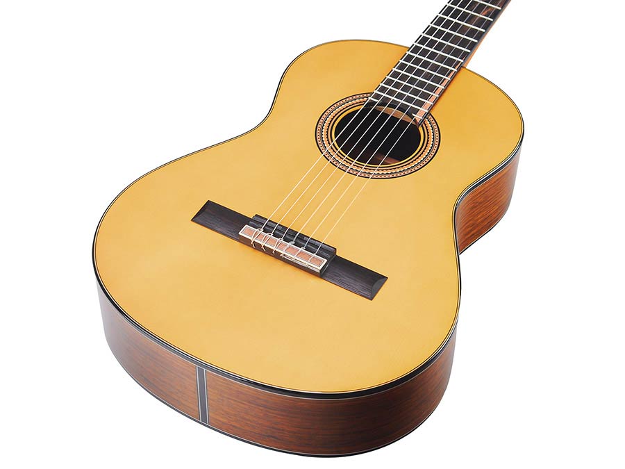 Valencia VC564 klassiek gitaar aanzicht body schuin