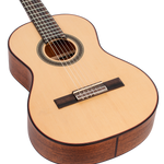 Valencia VC703 3/4 klassiek gitaar schuin aanzicht