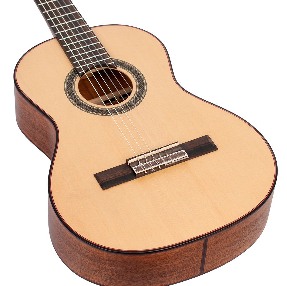 Valencia VC703 3/4 klassiek gitaar schuin aanzicht