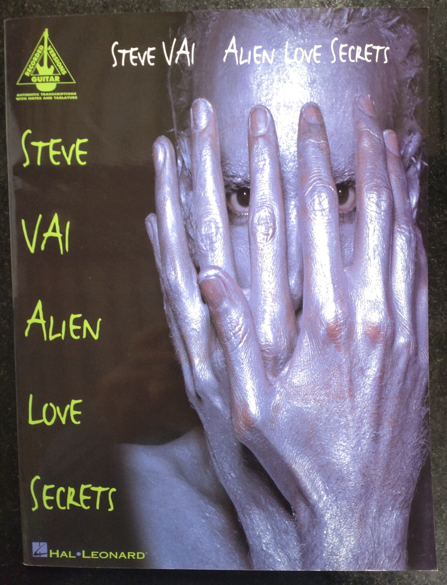 Hal Leonard Steve Vai - Alien Love Secrets - Guitar with tablature and vocals